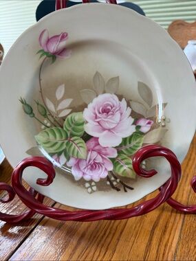 Lefton hand painted 9” plate in Heritage Green pattern.  Beautiful roses.